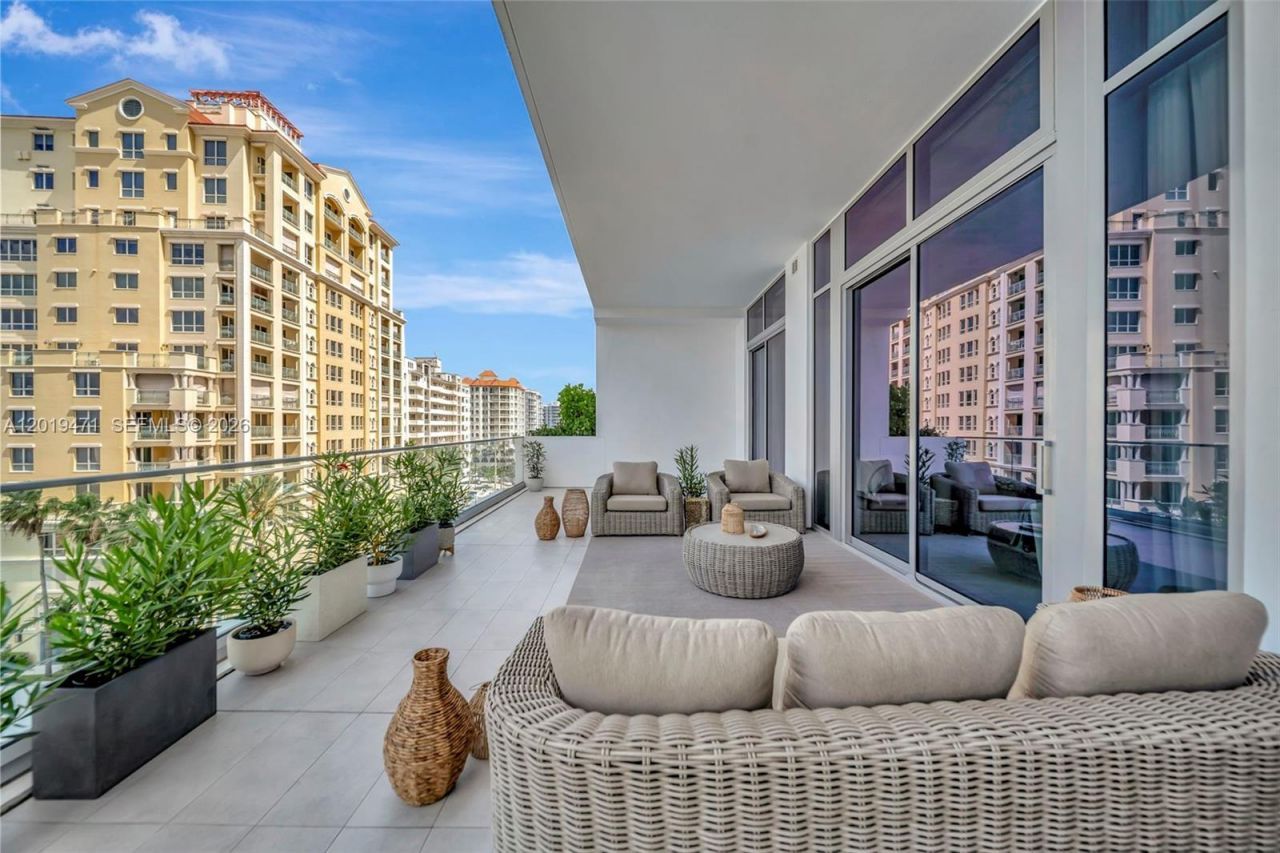 153 N Seabreeze , Unit 403, Fort Lauderdale, FL 33304 Photo