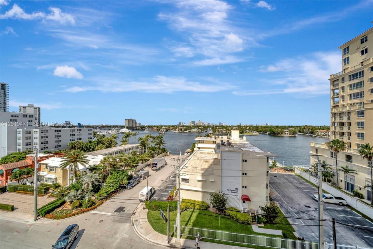 153 N Seabreeze , Unit 403, Fort Lauderdale, FL 33304 Photo