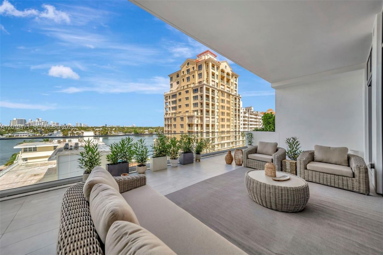 153 N Seabreeze , Unit 403, Fort Lauderdale, FL 33304 Photo