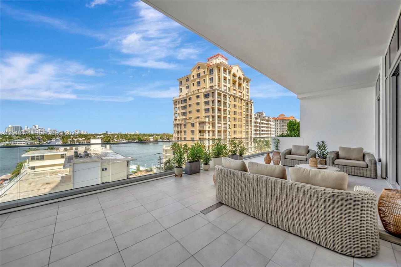 153 N Seabreeze , Unit 403, Fort Lauderdale, FL 33304 Photo