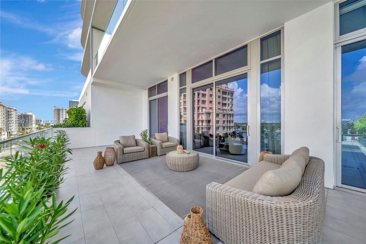153 N Seabreeze , Unit 403, Fort Lauderdale, FL 33304 Photo