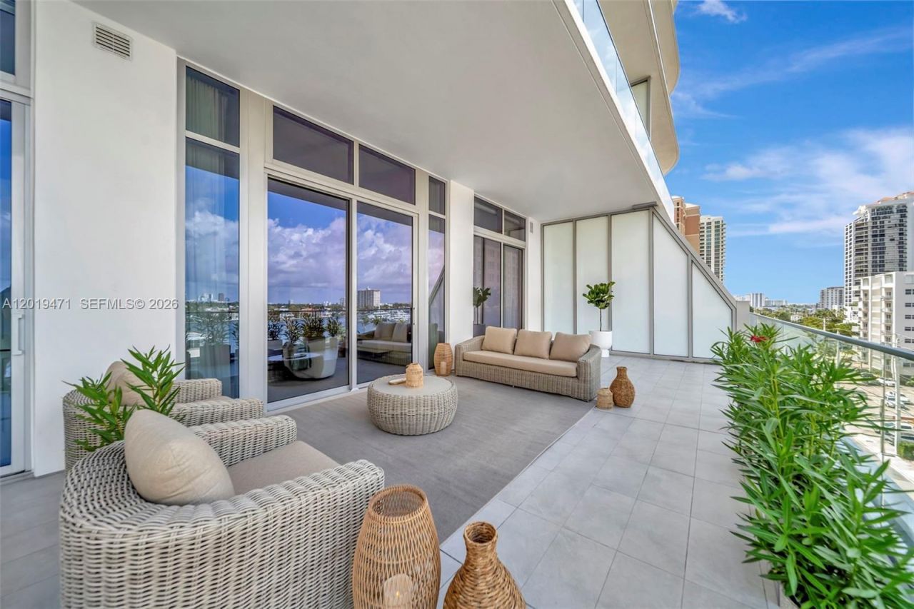 153 N Seabreeze , Unit 403, Fort Lauderdale, FL 33304 Photo