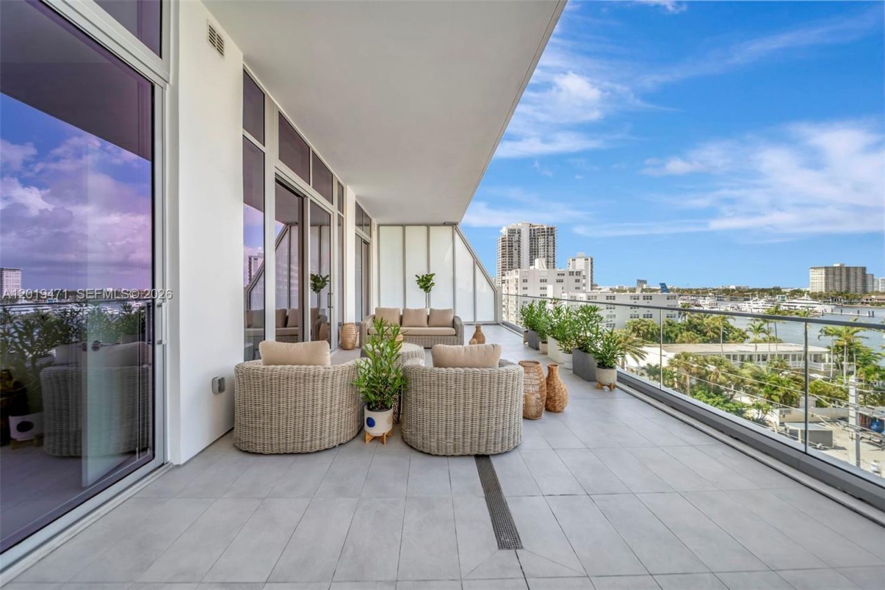 153 N Seabreeze , Unit 403, Fort Lauderdale, FL 33304 Photo