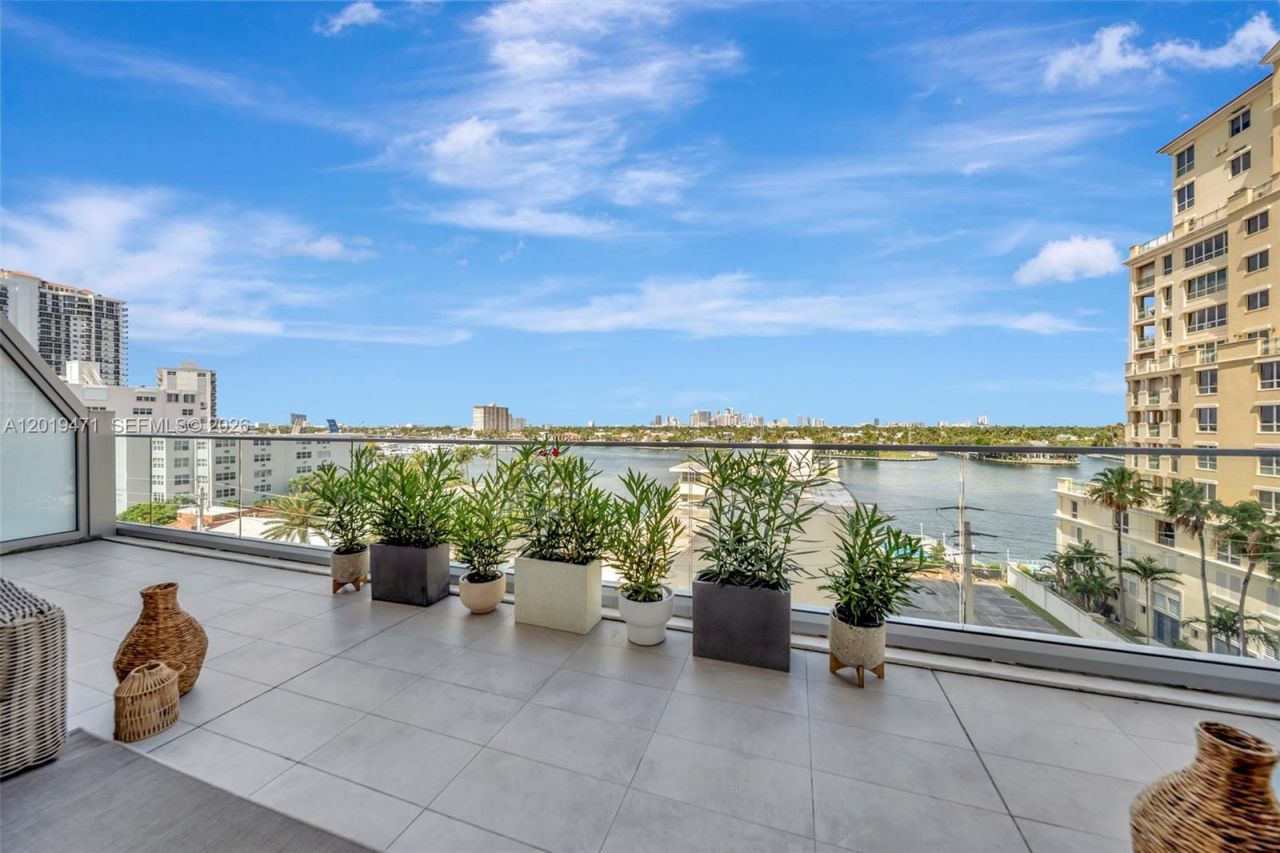 153 N Seabreeze , Unit 403, Fort Lauderdale, FL 33304 Photo
