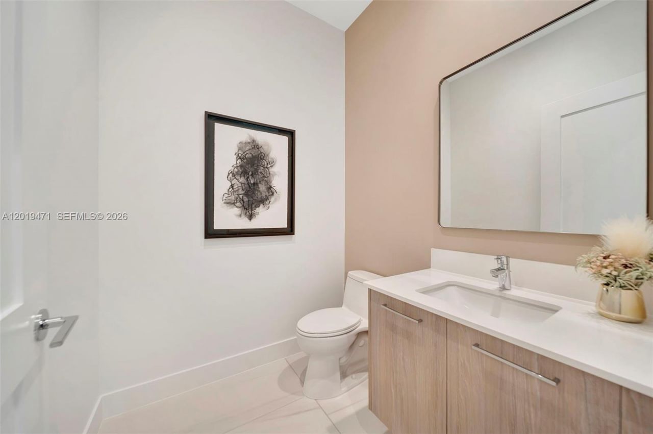 153 N Seabreeze , Unit 403, Fort Lauderdale, FL 33304 Photo
