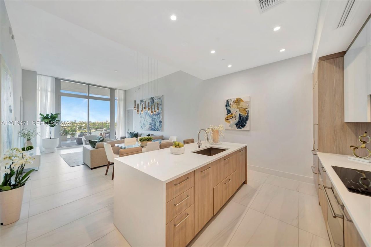 153 N Seabreeze , Unit 403, Fort Lauderdale, FL 33304 Photo