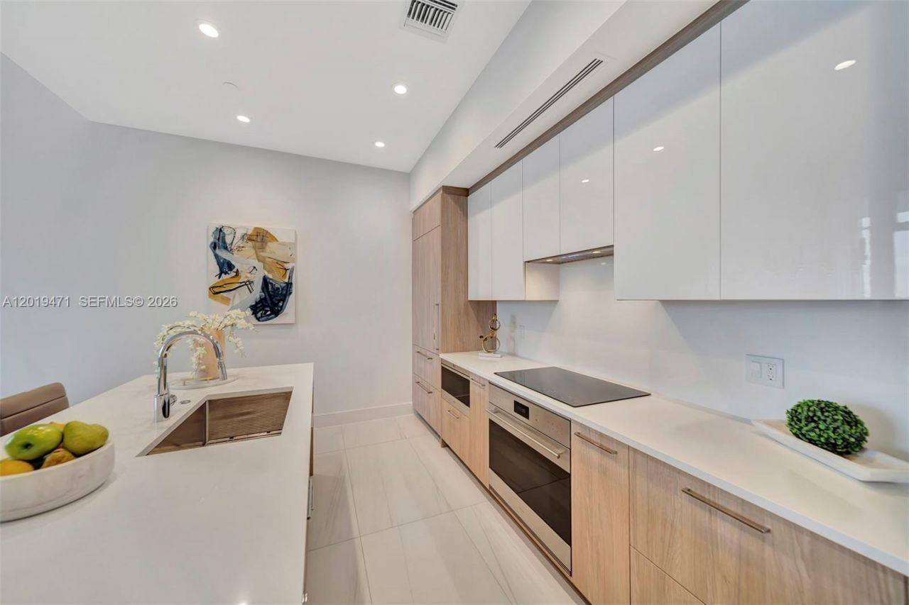 153 N Seabreeze , Unit 403, Fort Lauderdale, FL 33304 Photo