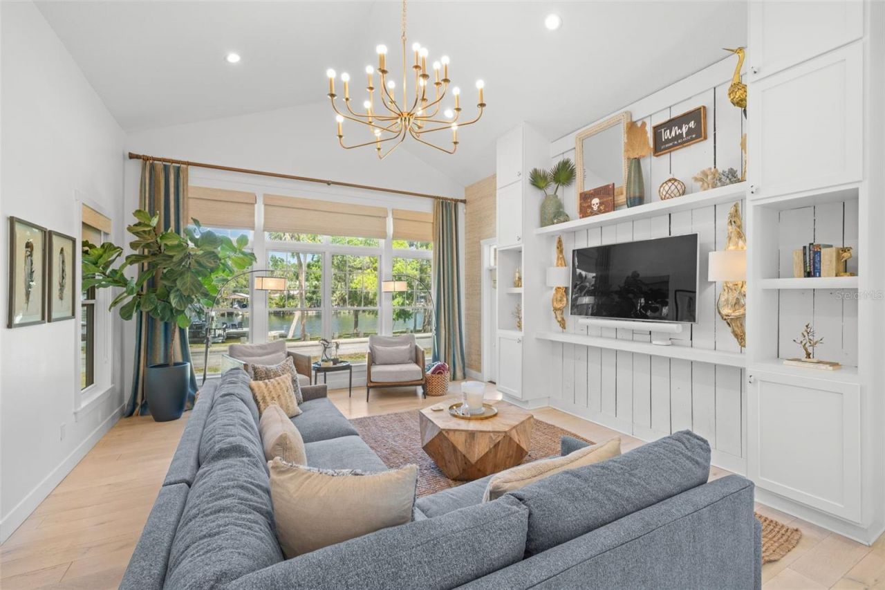 5610 N River Shore Drive, Tampa, FL 33603 Photo