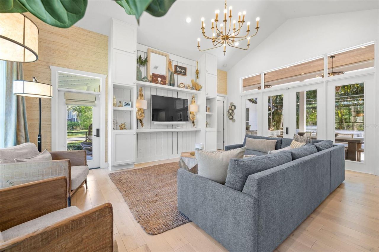 5610 N River Shore Drive, Tampa, FL 33603 Photo