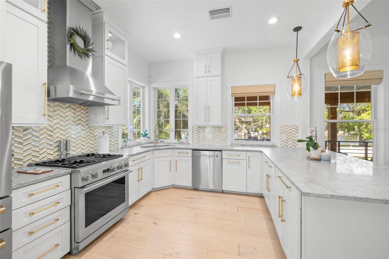 5610 N River Shore Drive, Tampa, FL 33603 Photo