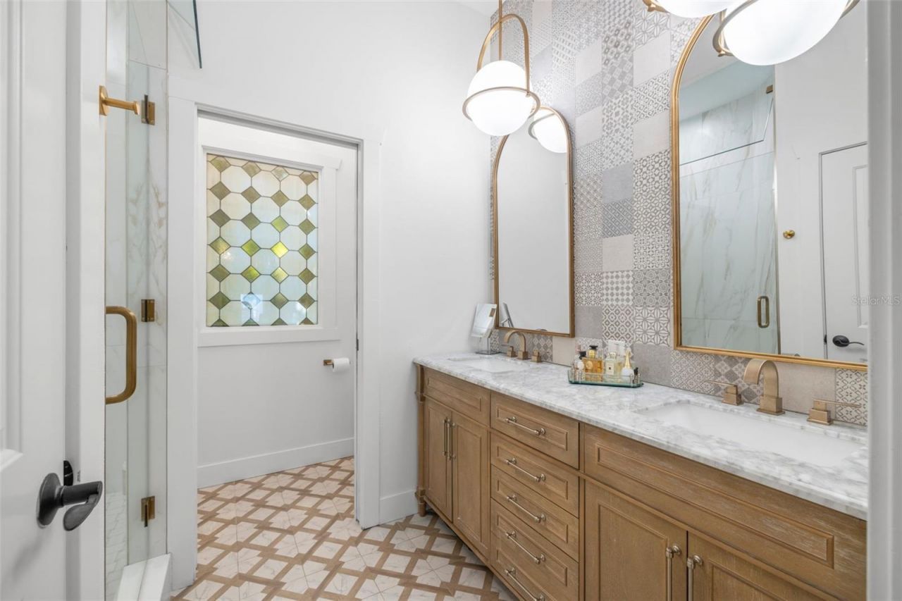 5610 N River Shore Drive, Tampa, FL 33603 Photo