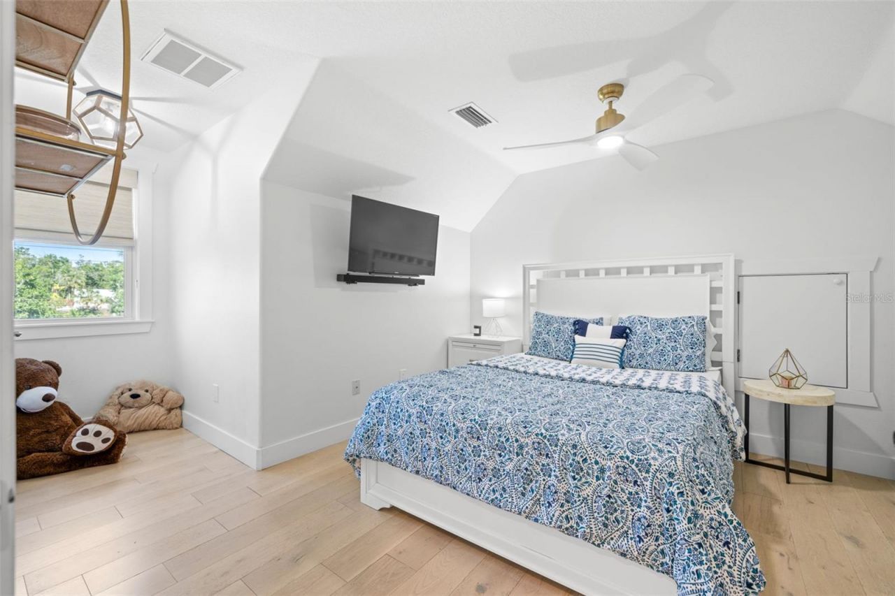 5610 N River Shore Drive, Tampa, FL 33603 Photo