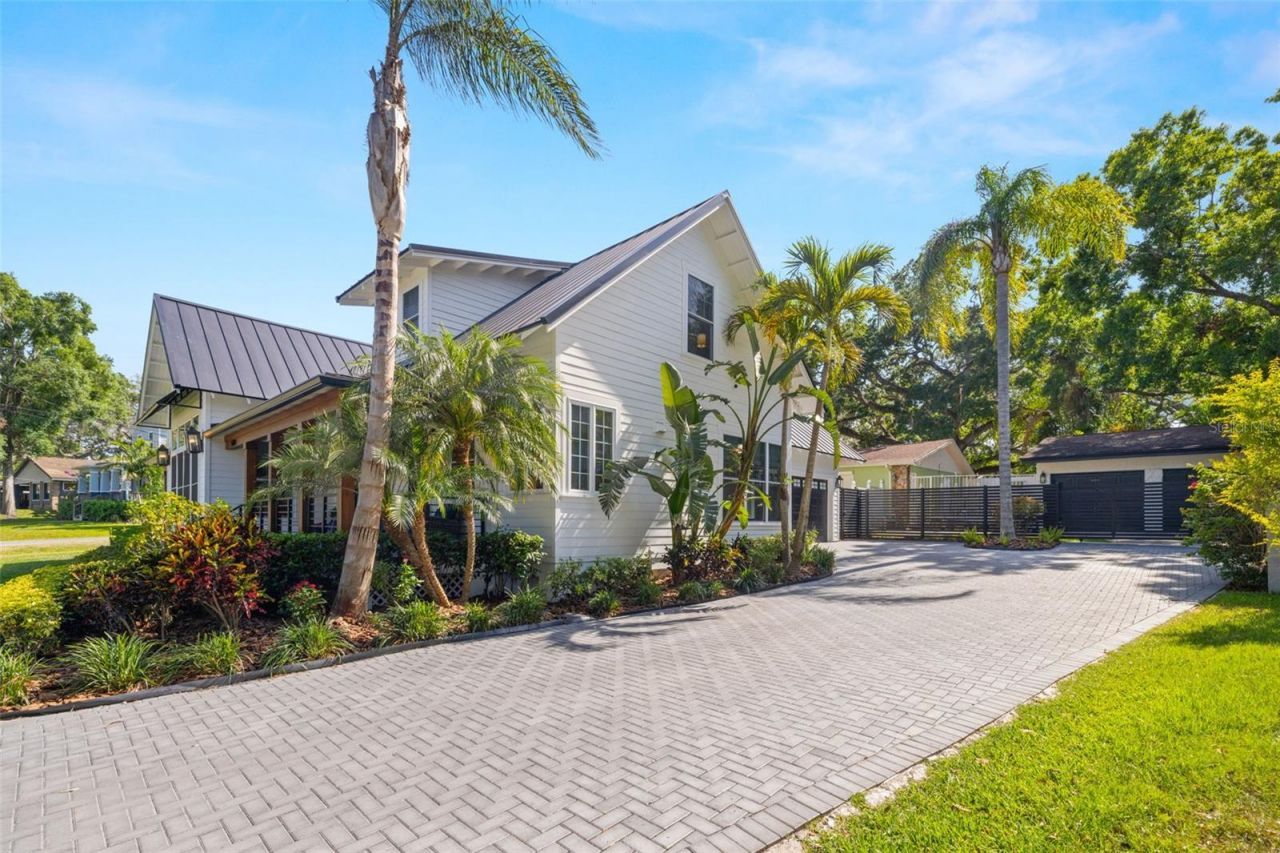 5610 N River Shore Drive, Tampa, FL 33603 Photo