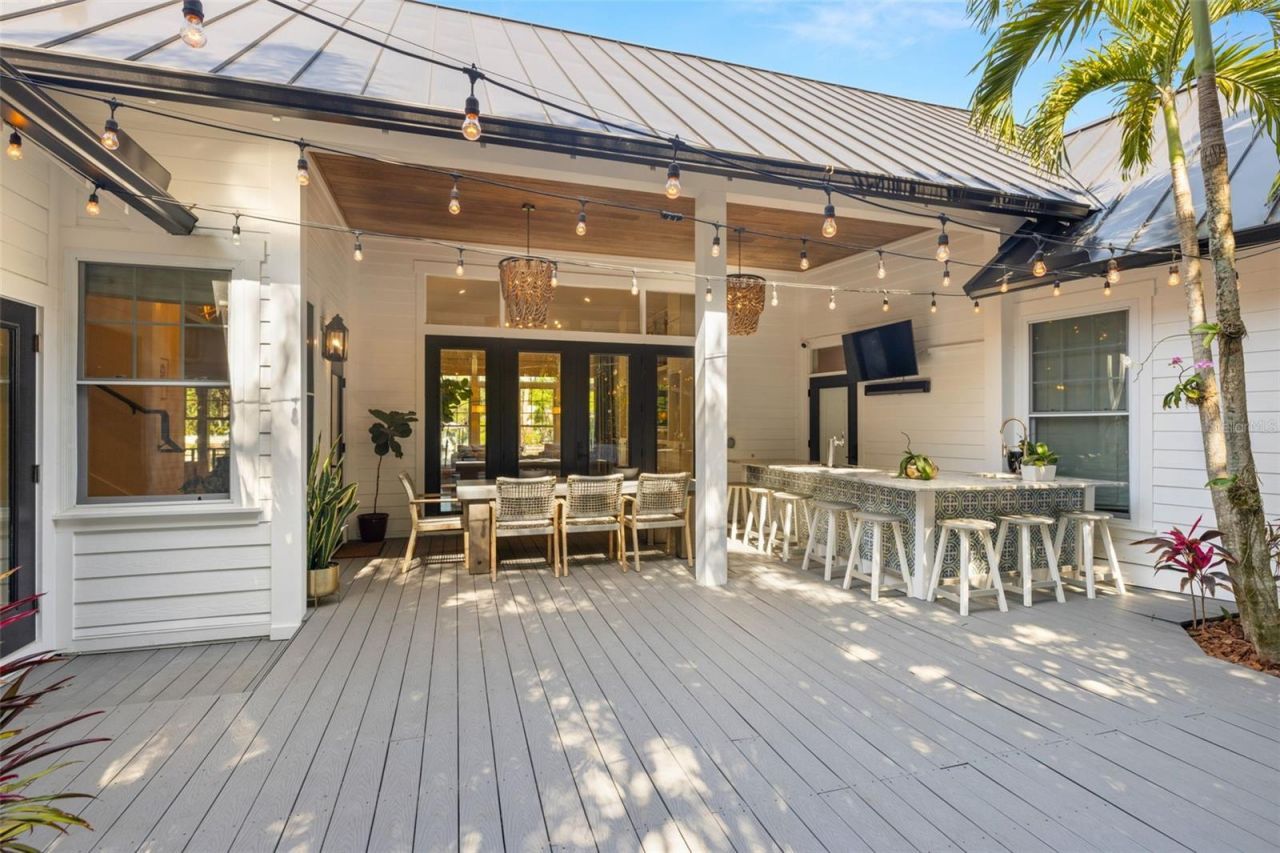5610 N River Shore Drive, Tampa, FL 33603 Photo