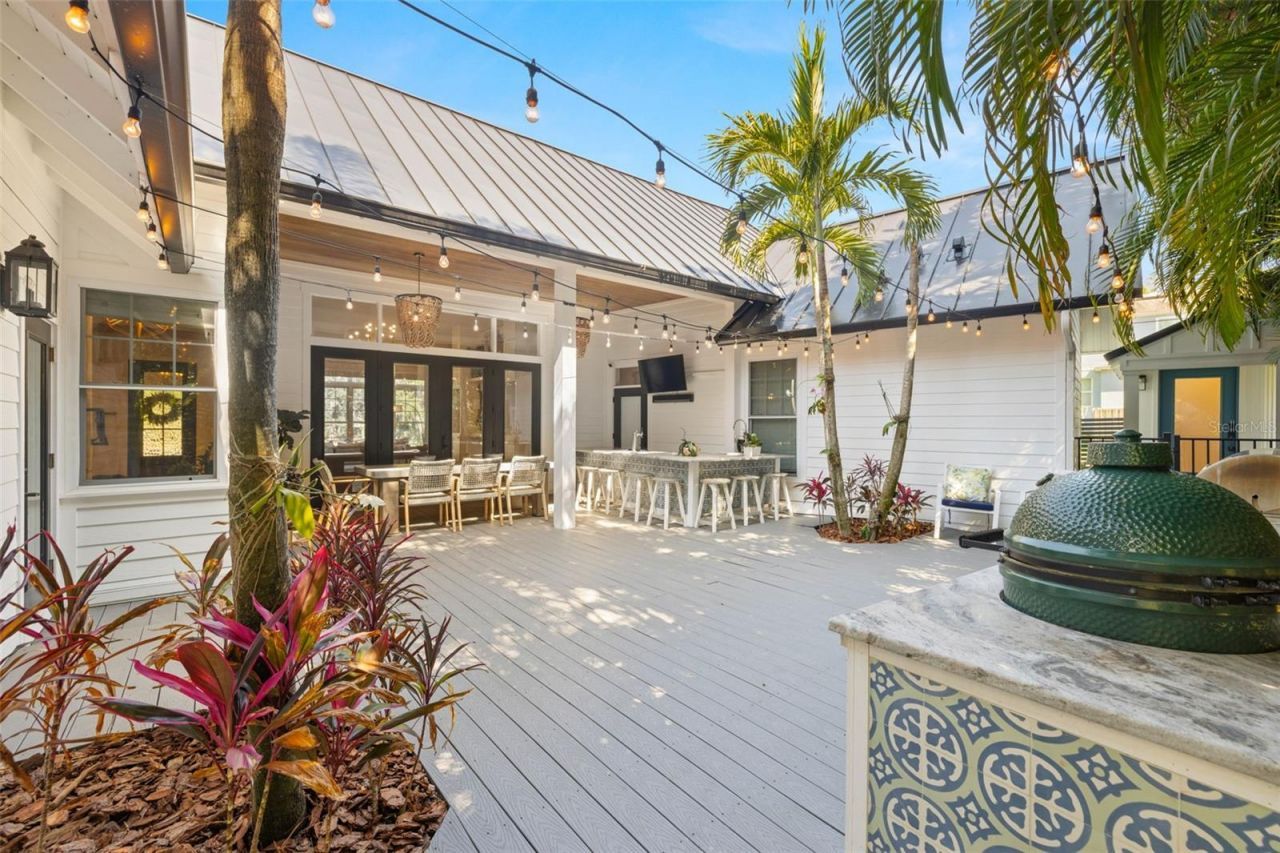 5610 N River Shore Drive, Tampa, FL 33603 Photo