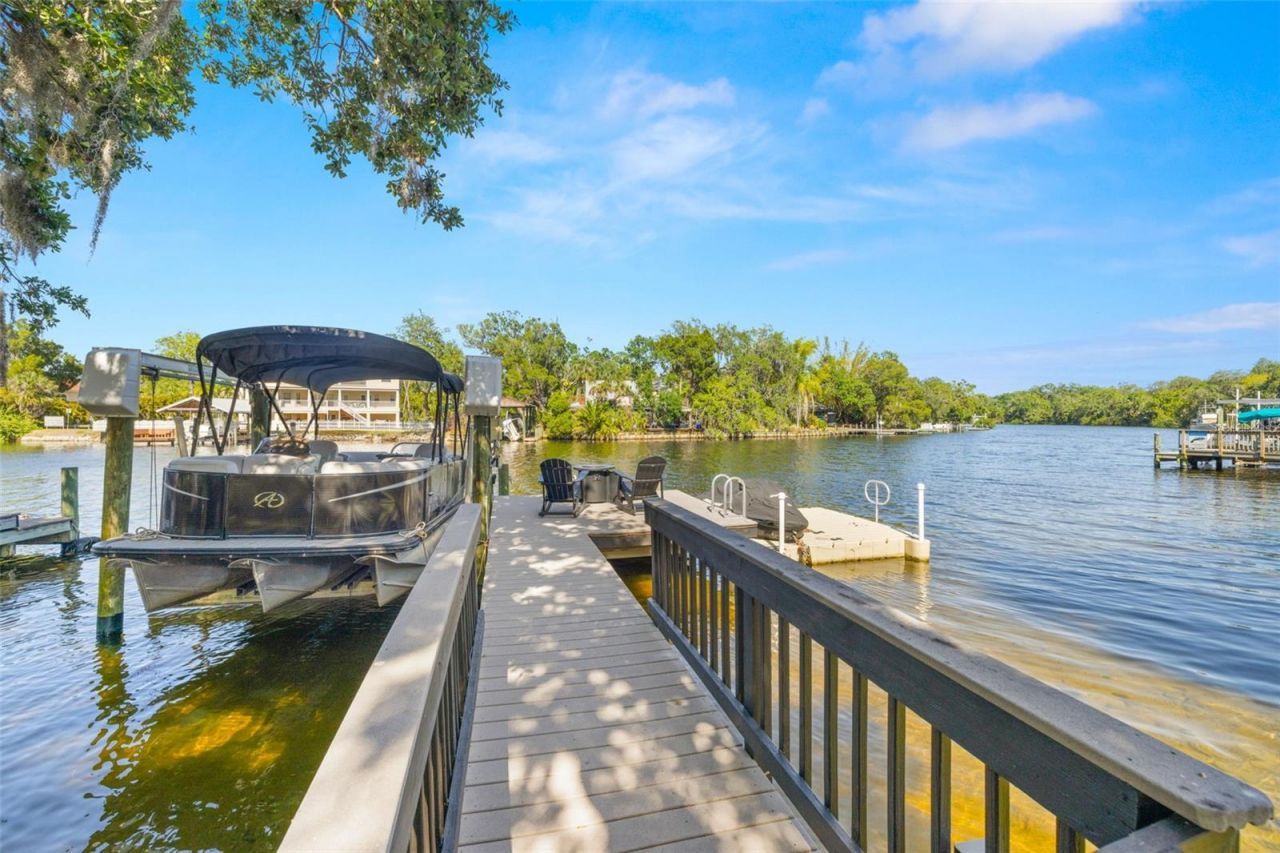 5610 N River Shore Drive, Tampa, FL 33603 Photo