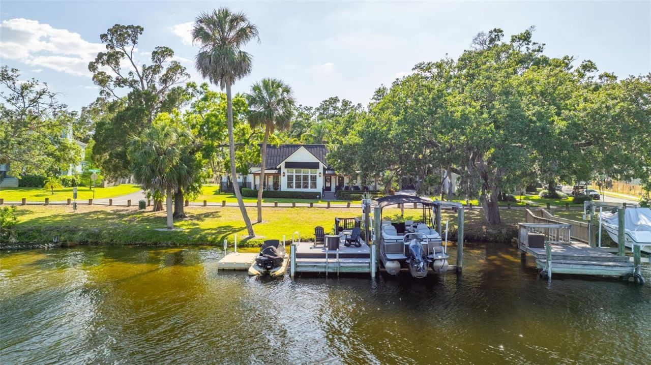 5610 N River Shore Drive, Tampa, FL 33603 Photo