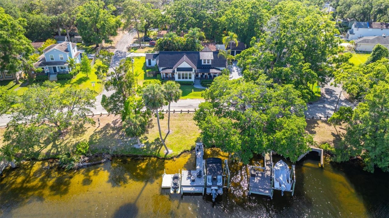 5610 N River Shore Drive, Tampa, FL 33603 Photo