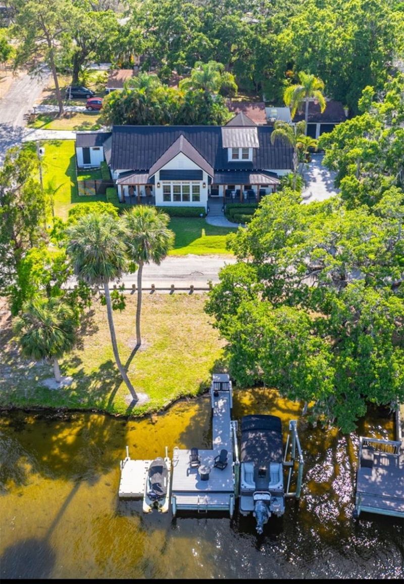 5610 N River Shore Drive, Tampa, FL 33603 Photo
