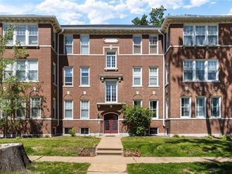 5885 Nina Place Saint Louis, MO 63112