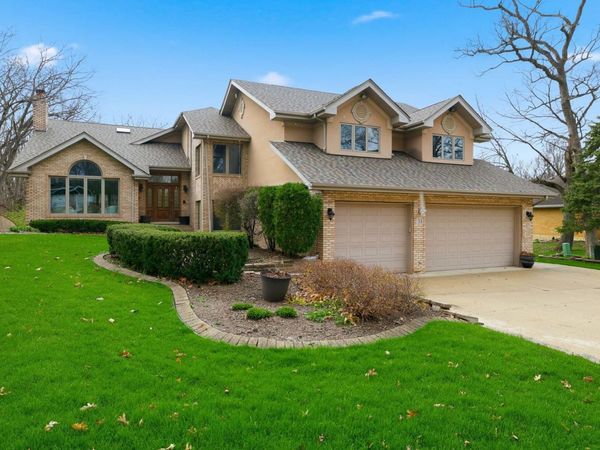 33 W Eureka Drive , Lemont, IL 60439