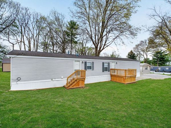 48 Echo Lake W Drive , Mooresville, IN 46158