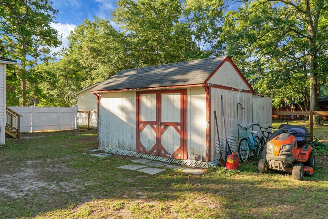 1170 Royle Road Photo 42