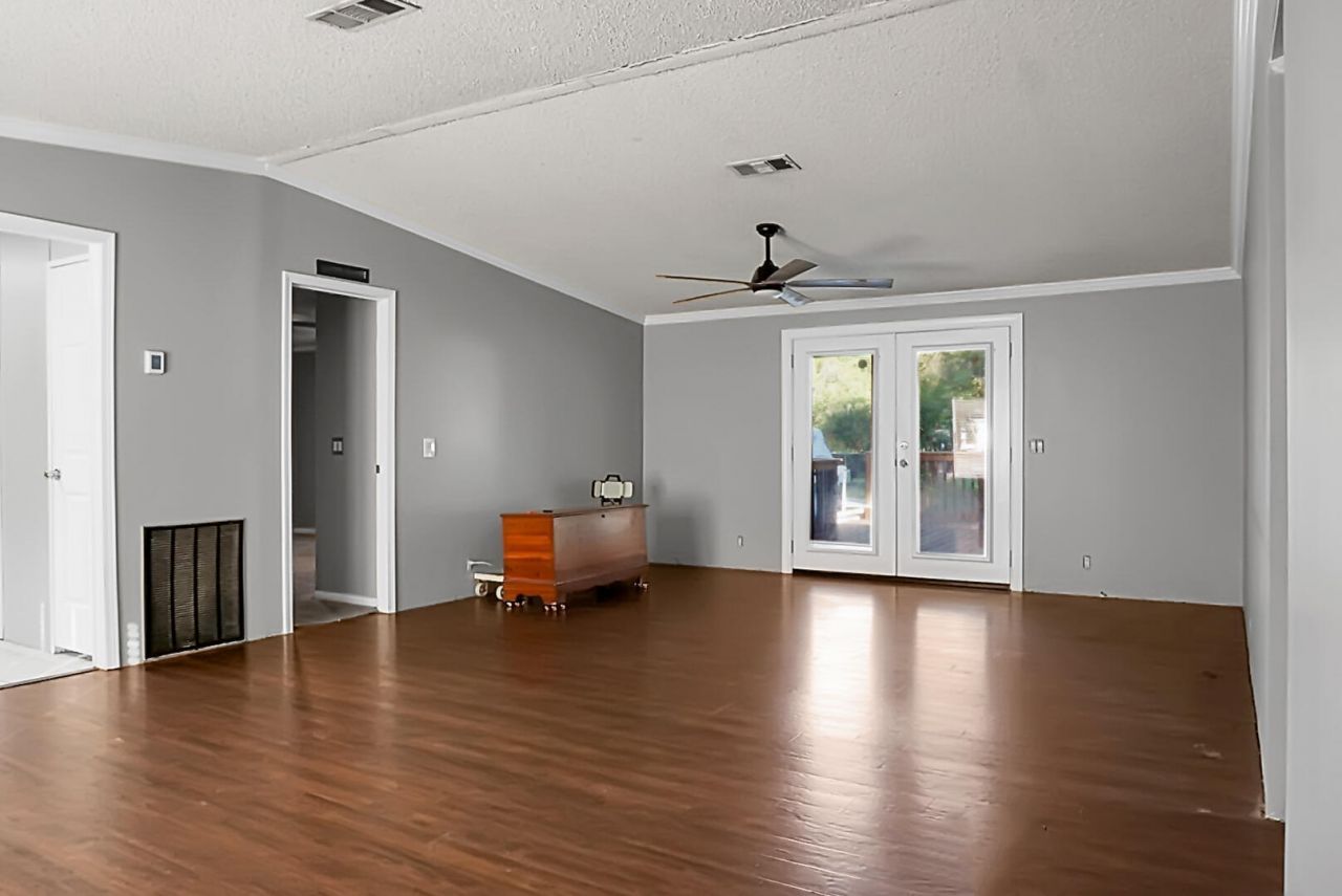 1170 Royle Road Photo 5