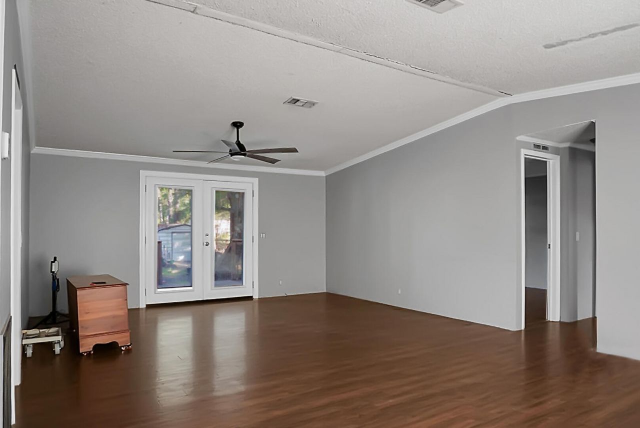 1170 Royle Road Photo 7