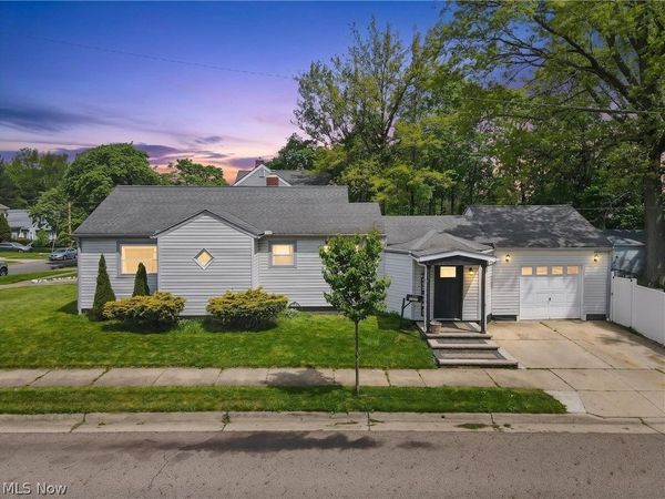 1043 Slosson Street , Akron, OH 44320