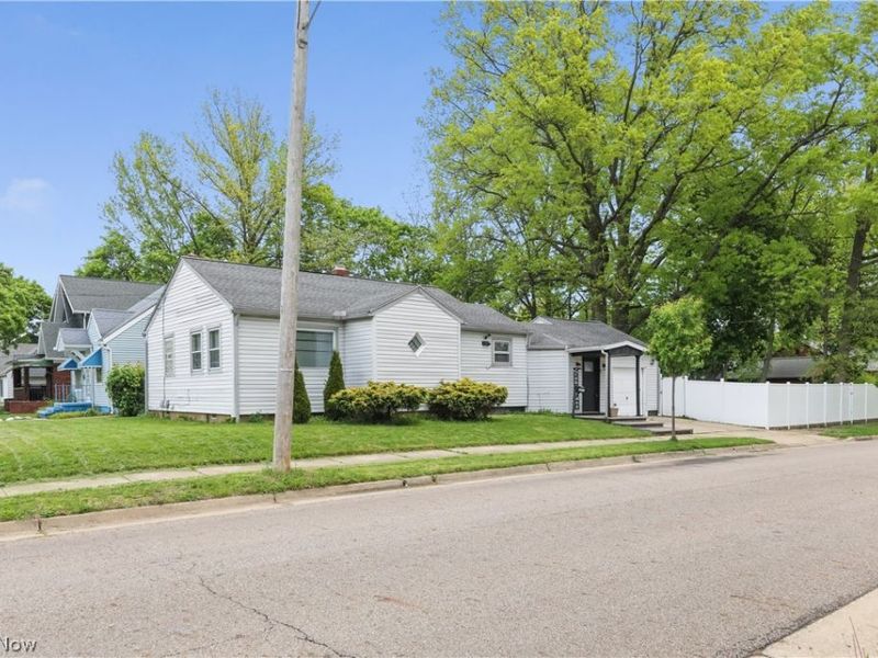 1043 Slosson Street , Akron, OH 44320 Photo 3
