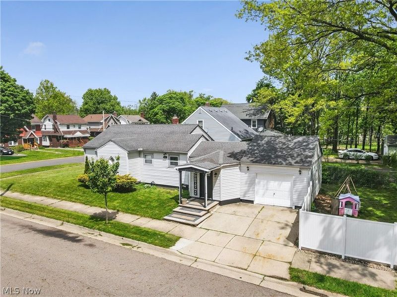 1043 Slosson Street , Akron, OH 44320 Photo 4