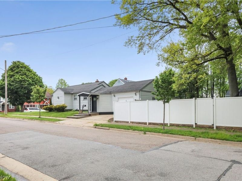 1043 Slosson Street , Akron, OH 44320 Photo 5