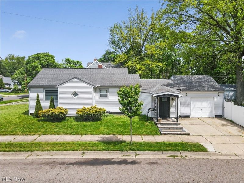 1043 Slosson Street , Akron, OH 44320 Photo 6