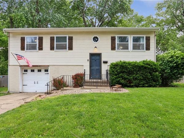 10022 Antioch Road, Overland Park, KS 66212