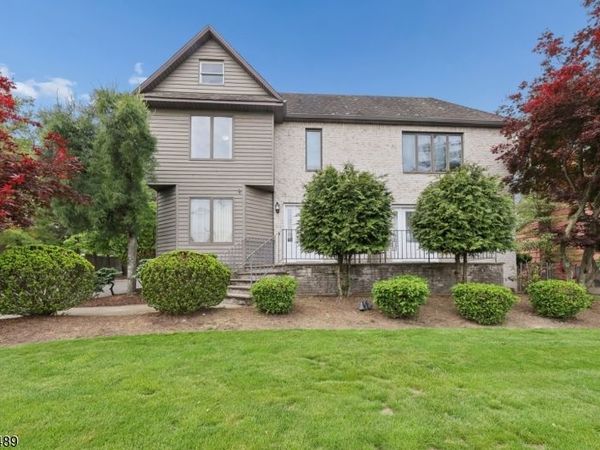 15 W Bradford Ave, Cedar Grove, NJ 07009