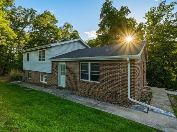 55 Meixsell Road, Huntington, WV 25704