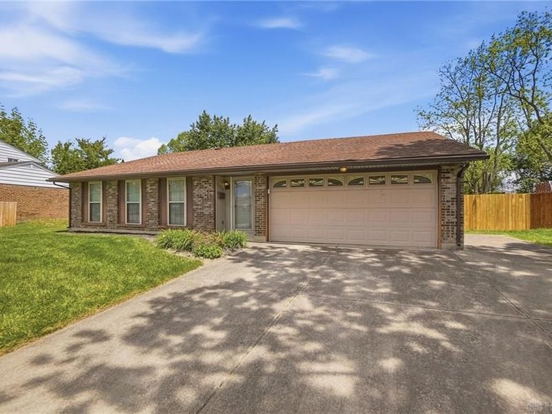 6824 Laurelview Drive, Huber Heights, OH 45424 Photo 4