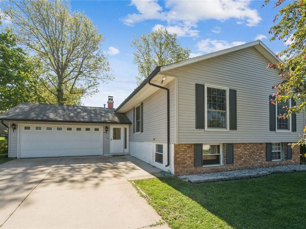 109 Sand Ln NW , Cedar Rapids, IA 52405