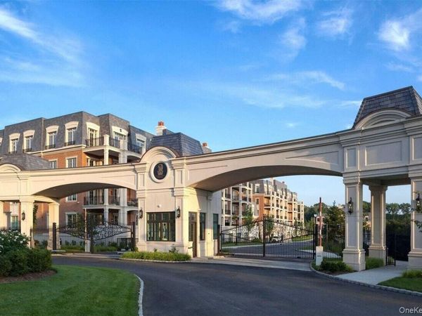 1000 Royal Court, Unit 1201, New Hyde Park, NY 11040