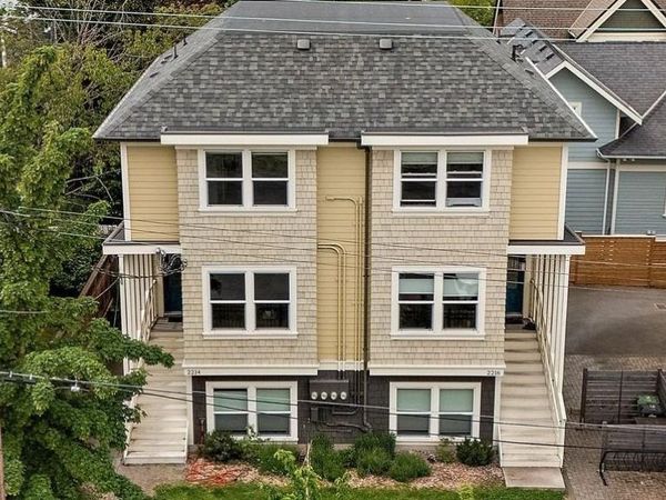 2214 Cook St , Victoria, BC V8T 3R2