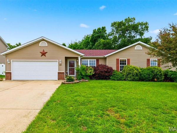 1025 Cambden Yard Drive, Warrenton, MO 63383