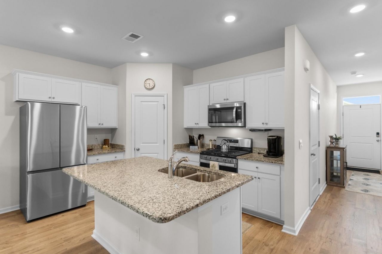 3120 Bells Lake Circle  Photo 4