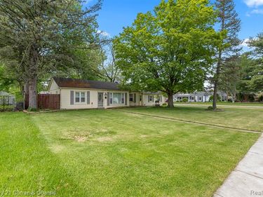 1843 Lathers Street, Garden City, MI 48135