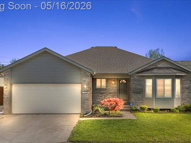 15948 Venice Avenue, Clinton Twp, MI 48035