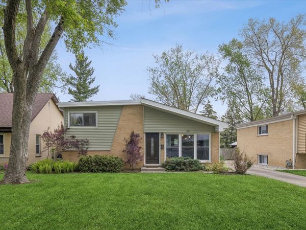 24 E Congress Street , Villa Park, IL 60181