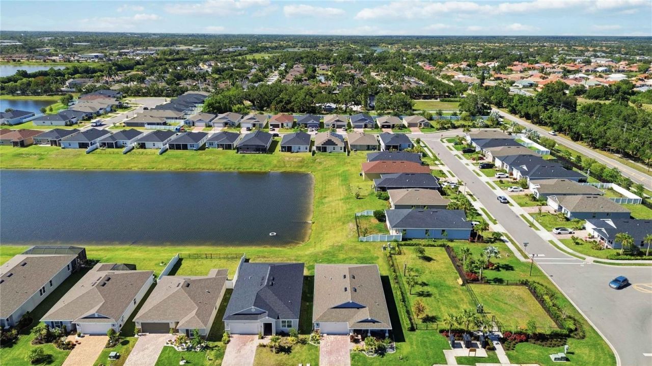 3576 74th Avenue Circle E, Sarasota, FL 34243 Photo