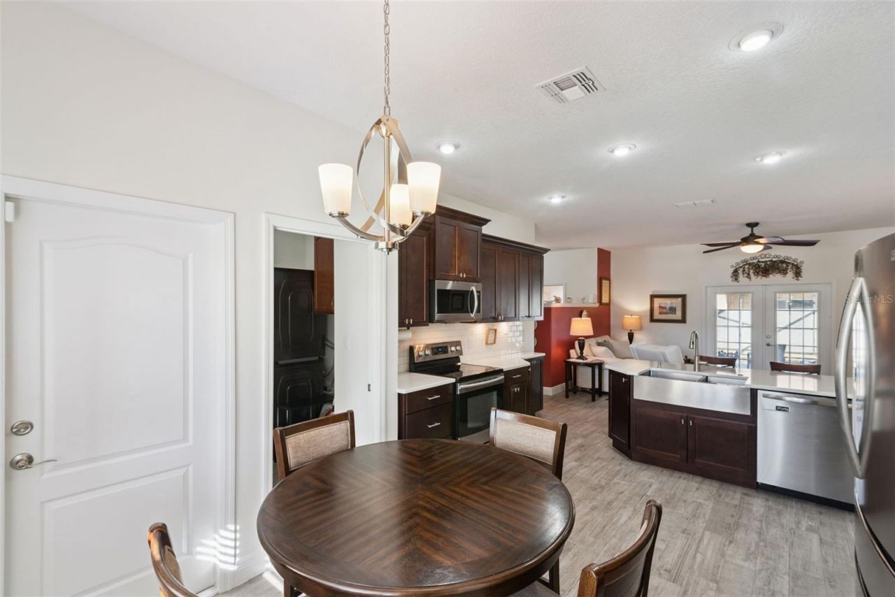2720 Savannah Drive, Leesburg, FL 34748 Photo