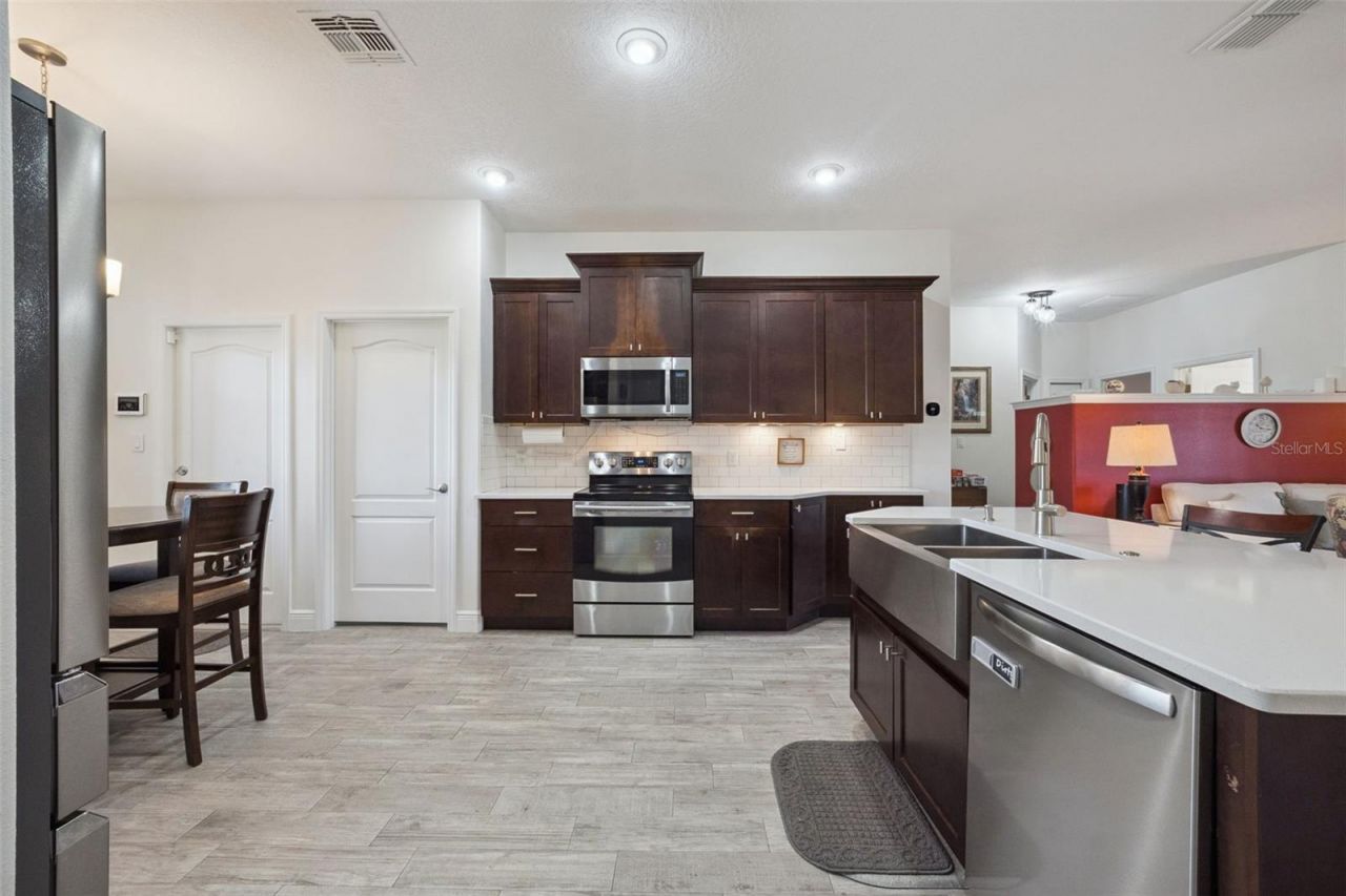 2720 Savannah Drive, Leesburg, FL 34748 Photo
