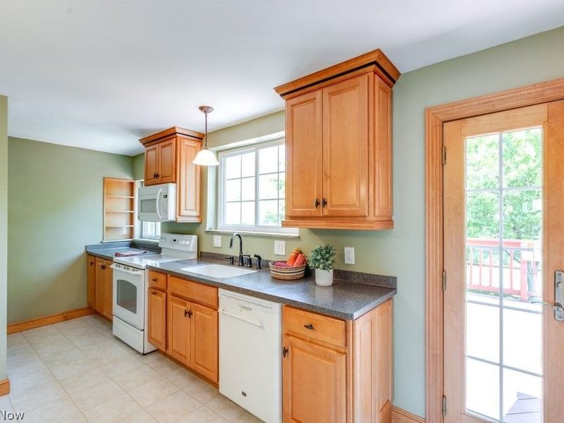3241 W 231st Street, North Olmsted, OH 44070 Photo 10